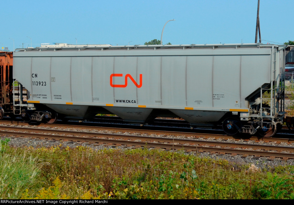 CN 113923